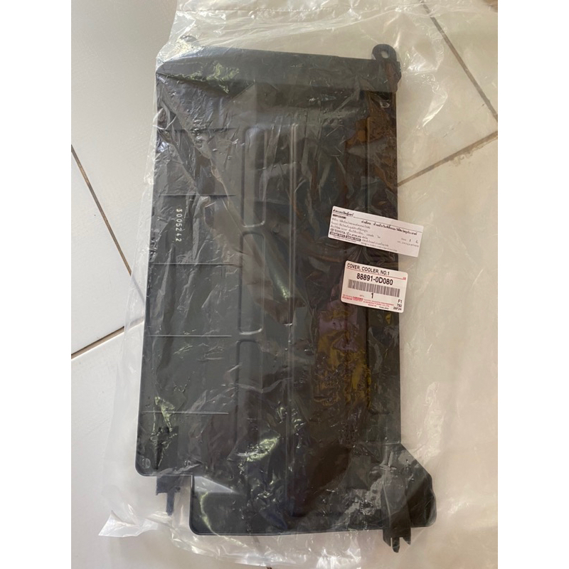 พลาสติกข้างรังผึ้งแผงแอร์ toyota VIOS 2008-2010 ,YARIS '2006-2012 แท้ศูนย์