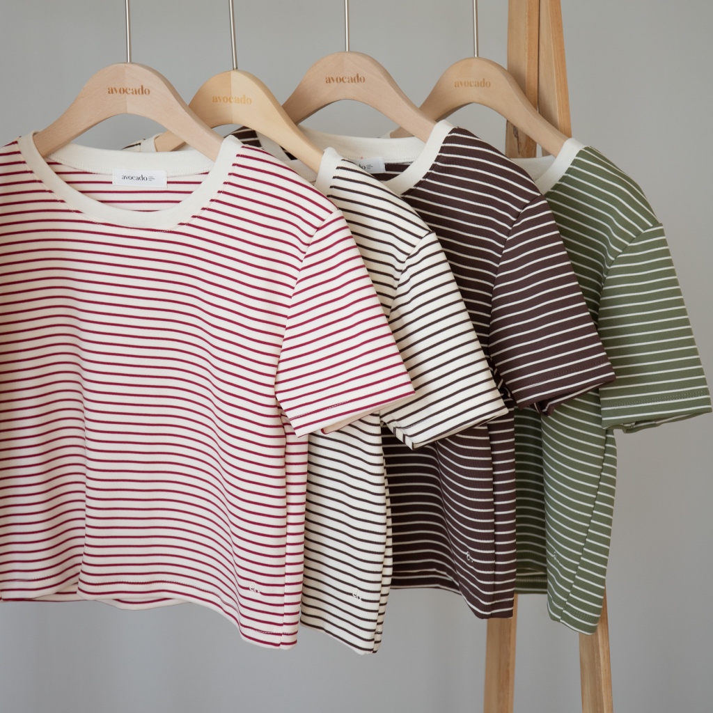 avocado red forest tee สื้อยืดลายทางรุ่นใหม่ ราคาเบาๆ ใส่ง่าย แมทช์ง่าย ไม่เหมือนใคร  ผ้านุ่มเด้งม๊ากก น้องเป็นผ้า spend
