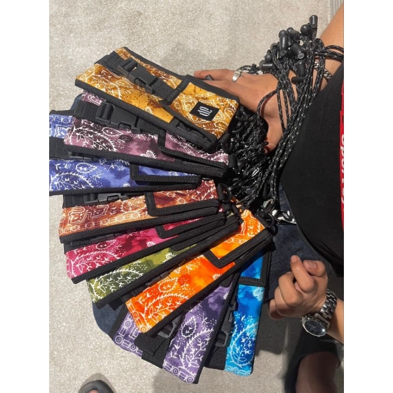 Sling phone bag, Paisley กระเป๋าใส่โทรศัพท์แฮนด์เมด ลายลูกน้ำ