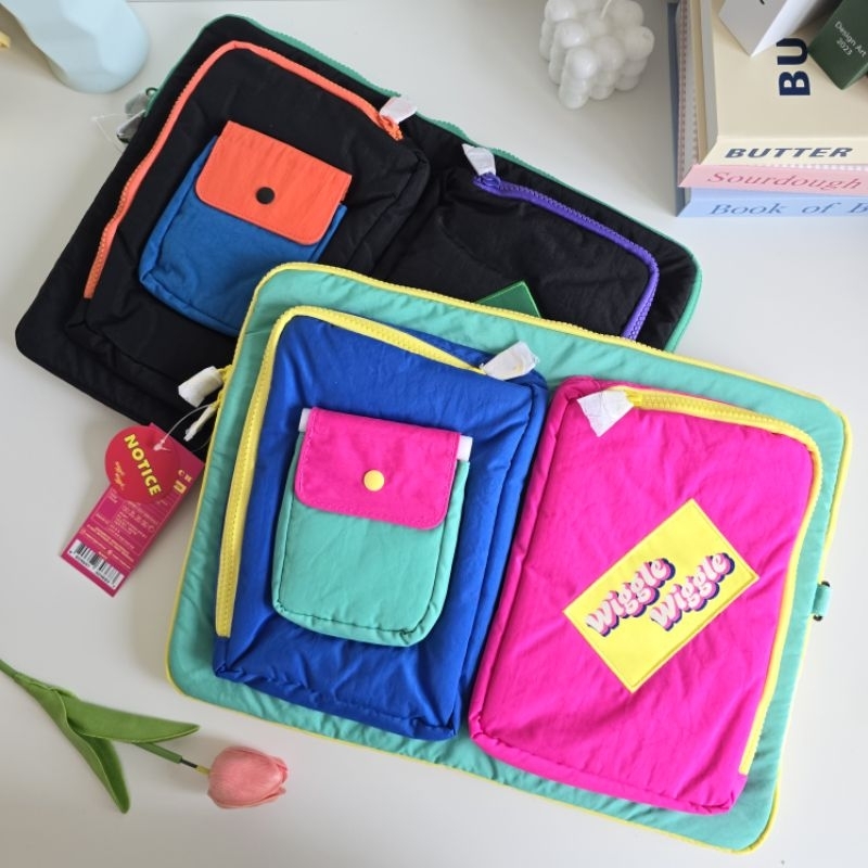 ( พร้อมส่ง ) Wiggle Wiggle Pocket Laptop Pouch กระเป๋าใส่โน็ตบุค / ไอแพด 15 นิ้ว