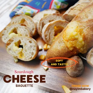 Nayimbakery Sourdough Cheese Baguette ซาวโดบาแกต เชดด้าชีส ขนาด 440g.