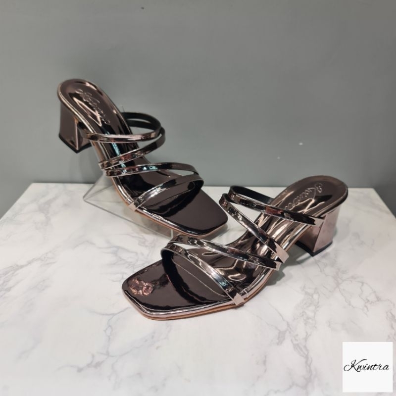 C43 รองเท้าส้นสูง 2.5 นิ้ว สีเทาเมทัลลิค รุ่น"4K High Heels"แบบสวม 4 สายหนังนิ่ม