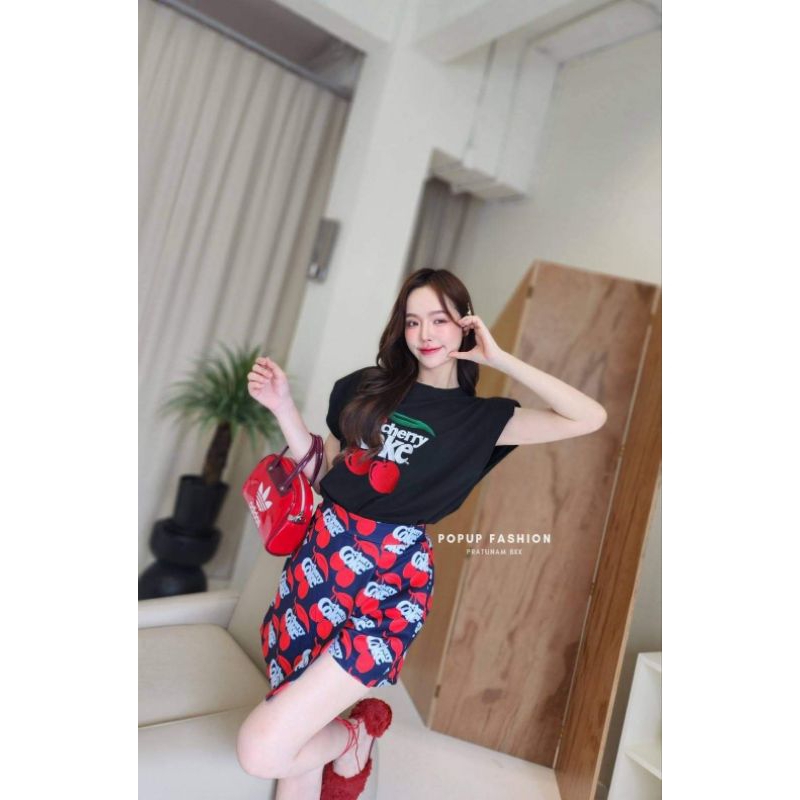 เซตเสื้อและกระโปรงปักลายเชอรี่สุดเก๋