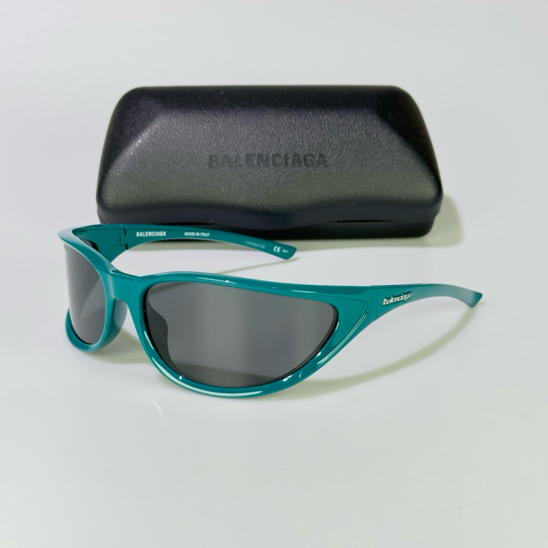 แว่นกันแดด Balenciaga biker sunglasses 72mm