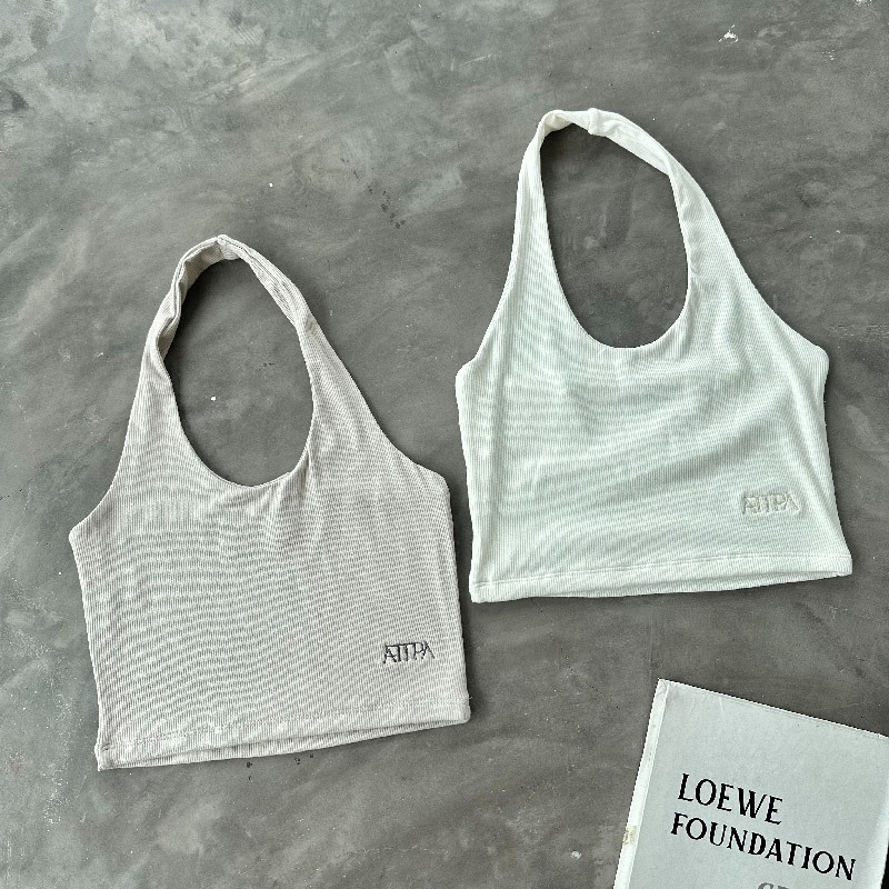 Atipashop - SURELY CROP เสื้อครอป ทรงคล้องคอ ผ้าร่อง ปักโลโก้