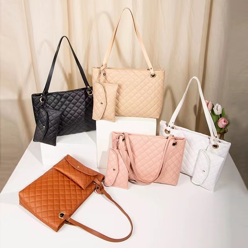 พร้อมส่ง-ราคารดี ส่งที่ไทย กระเป๋าสะพายข้างกระเป๋ามีความจุขนาดใหญ่และจุสิ่งของได้มากมาย ทำมาอย่างประณีตและมาพร้อมกับกระ