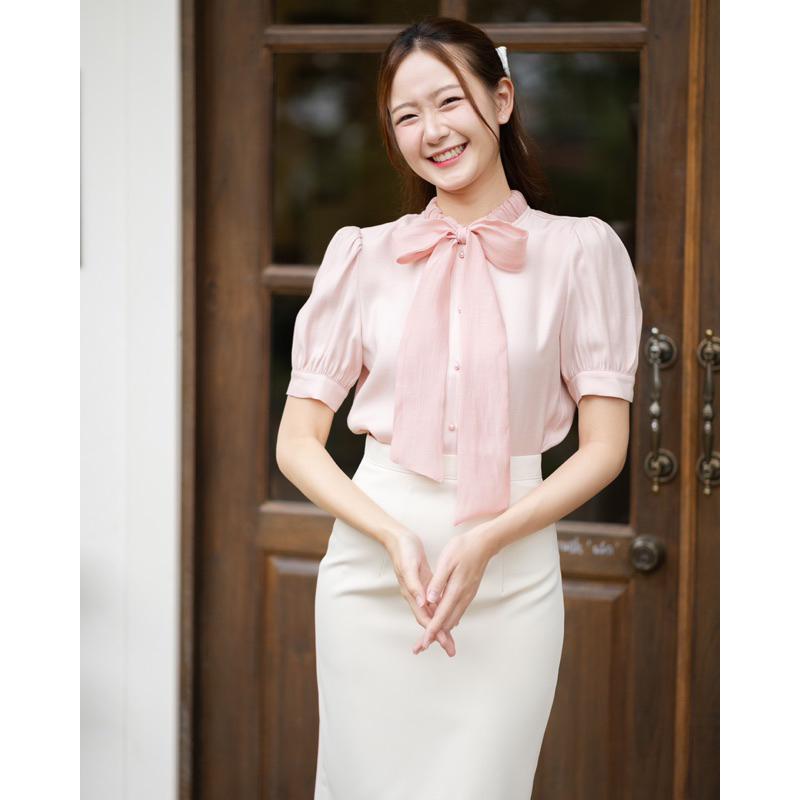 "Madison Blouse" New Arrival 2024 เสื้อแขนสั้นคอผูกโบว์รุ่นใหม่ล่าสุด2024 ดีเทลน่ารักไม่ซ้ำใคร