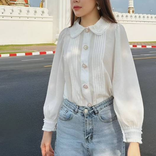 [p101]เสื้อเชิ้ตคอบัวระบายชั้นๆเแต่งตีเกล็ดหน้ากระดุมหน้ามุขหัวใจ