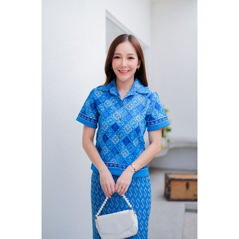 เสื้อพื้นเมืองผู้หญิงลายขอพระราชทาน
