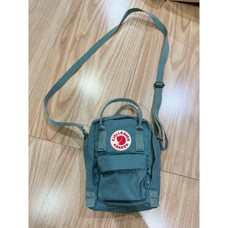 kanken sling น้ำหนักเบา ถือ หรือ cross body ได้ แท้ 100% สี fog