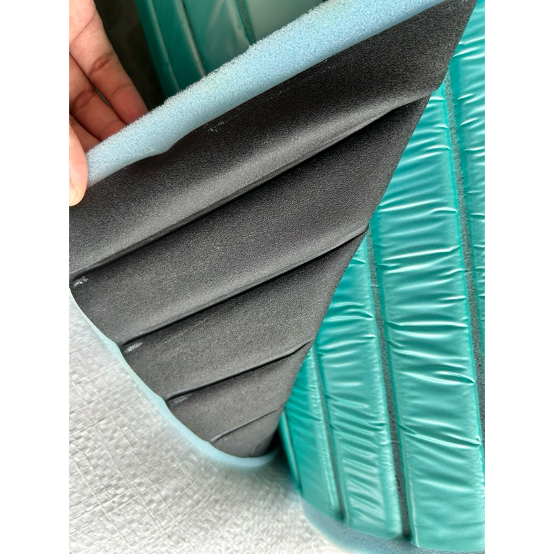 หนังเทียมเรดเดอร์สีดำ แดงเข้ม ปั้มลายตัวหนอน สำหรับตกแต่งงานเบาะ - รูปที่ 3