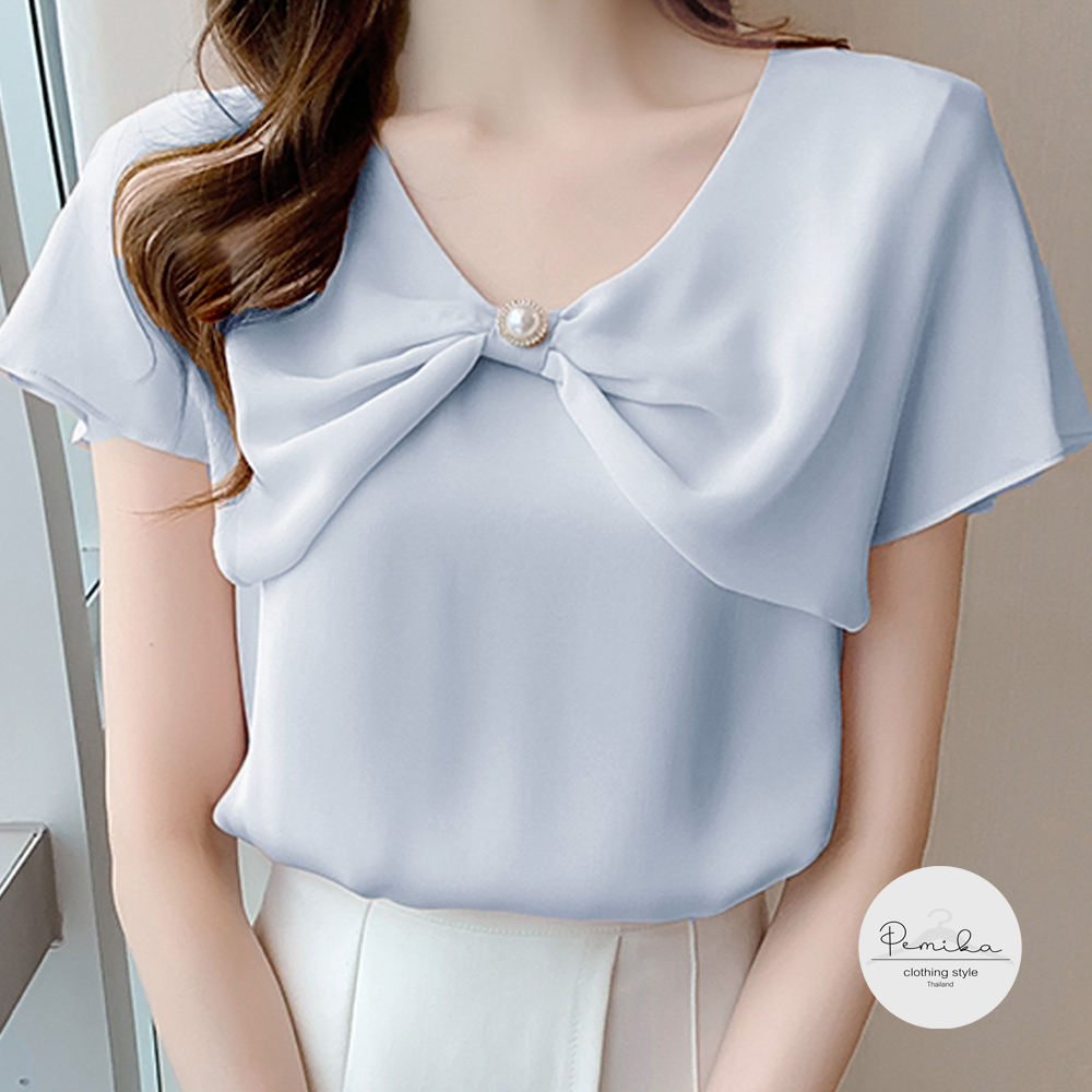 MIKIE🎀C08 เสื้อสาวอวบแขนระบาย ปกทรงโบว์ แต่งกระดุมมุขขอบทอง รอบอกได้ถึง 60 นิ้ว 🎀