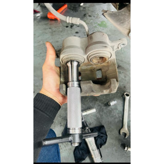 ถอดคาลิปเปอร์ปั๊มเบรกรถยนต์ รุ่นที่ถอดได้[ดีแม็ก1.9-รีโว่ตัว…