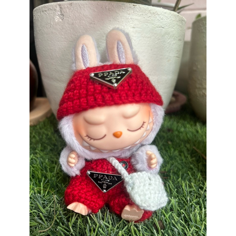 ชุดน้องลาบูบู้ #labubu ชุดไหมพรม สีแดง พร้อมหมวก งานแฮนด์เมด 100% ฟรีกระเป๋าสะพายไหมพรม