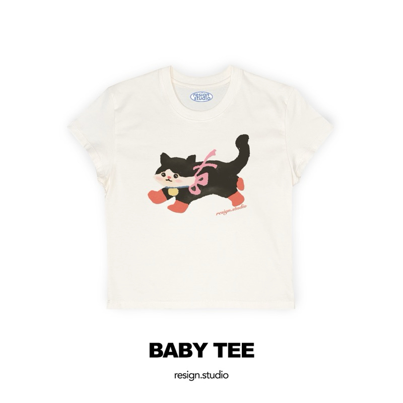 Resign.studio เสื้อยืด baby tee - meaow
