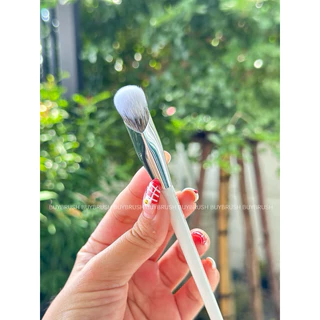 (พร้อมส่ง)FilliMilli 811 Correcter brush แปรงแต่งหน้า ลงคอนซิลเลอร์ แปรงเก็บงานใต้ตา -ไม่มีกล่อง