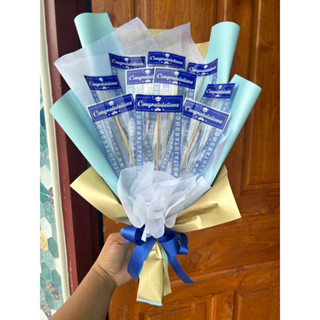 ช่อดอกไม้ใส่ธนบัตร ช่อบัณฑิต 10ใบ ช่อเปล่า