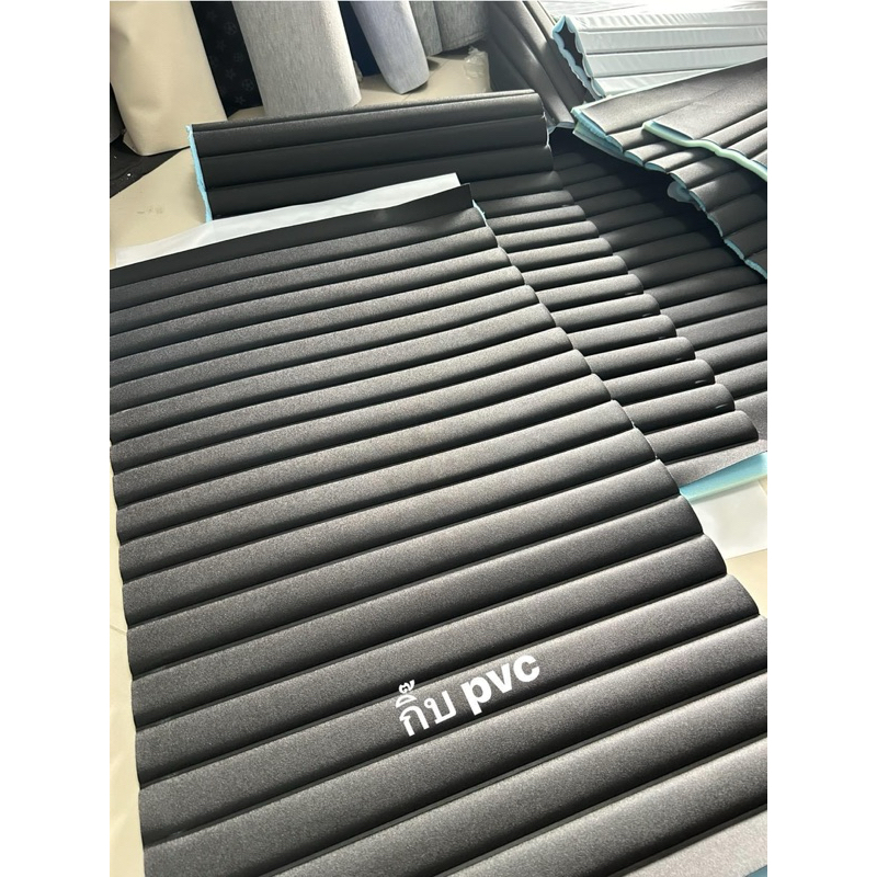 หนังเทียมเรดเดอร์สีดำ แดงเข้ม ปั้มลายตัวหนอน สำหรับตกแต่งงานเบาะ - รูปที่ 2