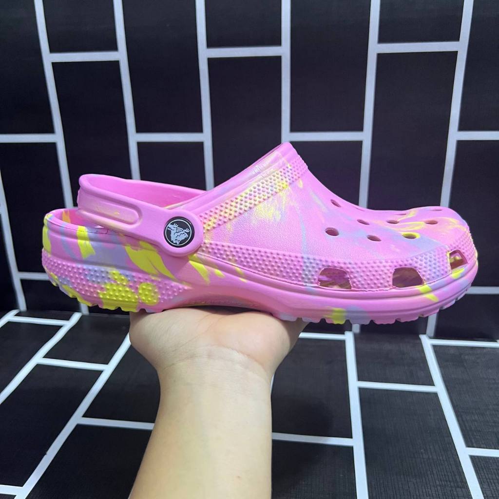Buy 1 get 2 Jibbitzs free รองเท้า Classic Crocs Clog หิ้วนอก ถูกกว่าshop✨(สินค้าพร้อมจัดส่งจากไทย)✨