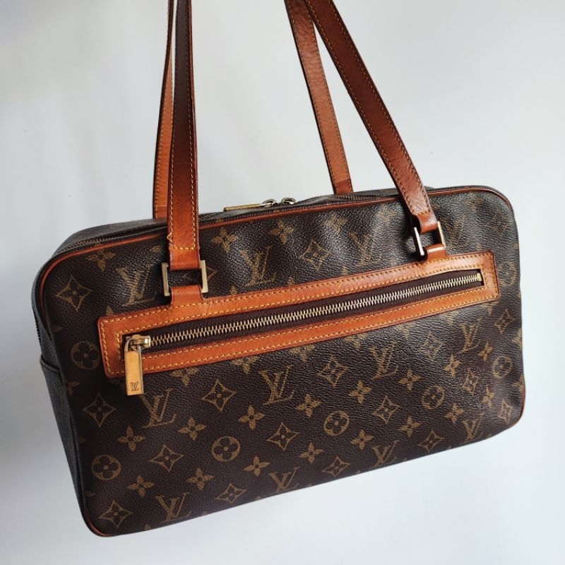 Vintage Louis Vuitton cite' GM monogram pay laterทักแม่ค้านะคะ คาวไฮน์ไม่เข้มเท่าในรูปทักขอดูได้ค่ะ