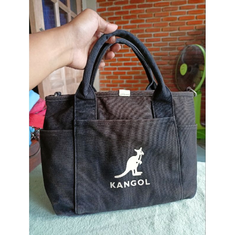 กระเป๋า kangol ทรงถือ สีดำ มือสอง