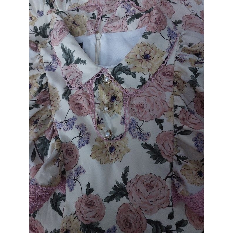 AG12 เดรส ลายดอกไม้ ลูกไม้สีขาว แบรนด์ nanaphat,lalabell,ezadaมีซับใน งานใหม่กริป