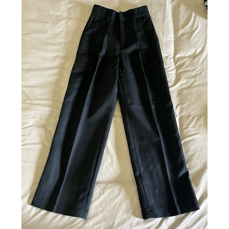 ส่งต่อ roomry.n กางเกงทรงกระบอกใหญ่ สีดำ ร้าน roomry.n (กดซื้อในวิดีโอมีส่วนลด)