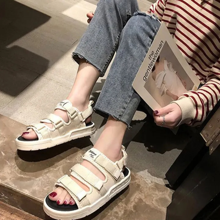 พร้อมส่ง รองเท้าแตะแฟชั่น รุ่นสามสาย กันลื่นอย่างดี ใส่ทนสบาย น้ำหนักเบา สากลสำหรับผู้ชายและผู้หญิง