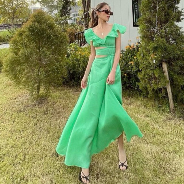 เดรสผ้าลินินยาว สีเขียว เว้าผูกเอว แบรนด์ Pleased