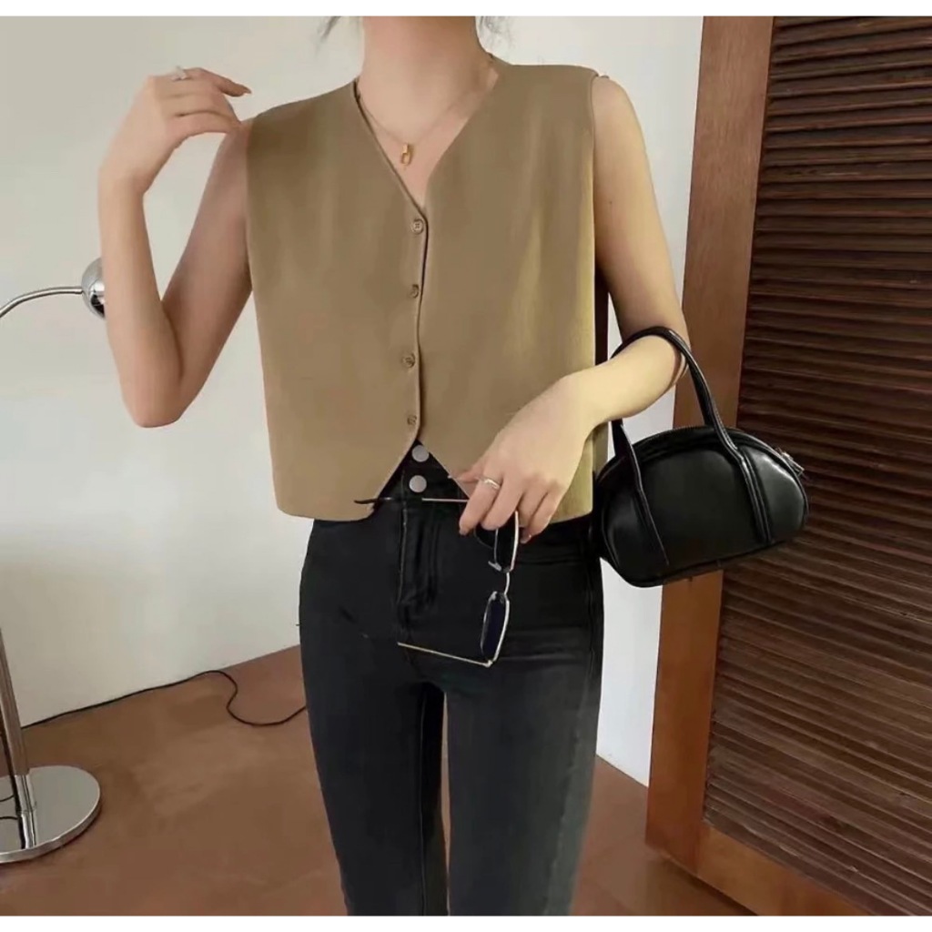 [W0226] เสื้อแขนกุดไหมพรม เสื้อกั๊ก คอวี ผ้าไหมพรมแต่งกระดุมหน้า เว้าด้านหน้า  สีพื้น สไตล์เกาหลี - รูปที่ 2