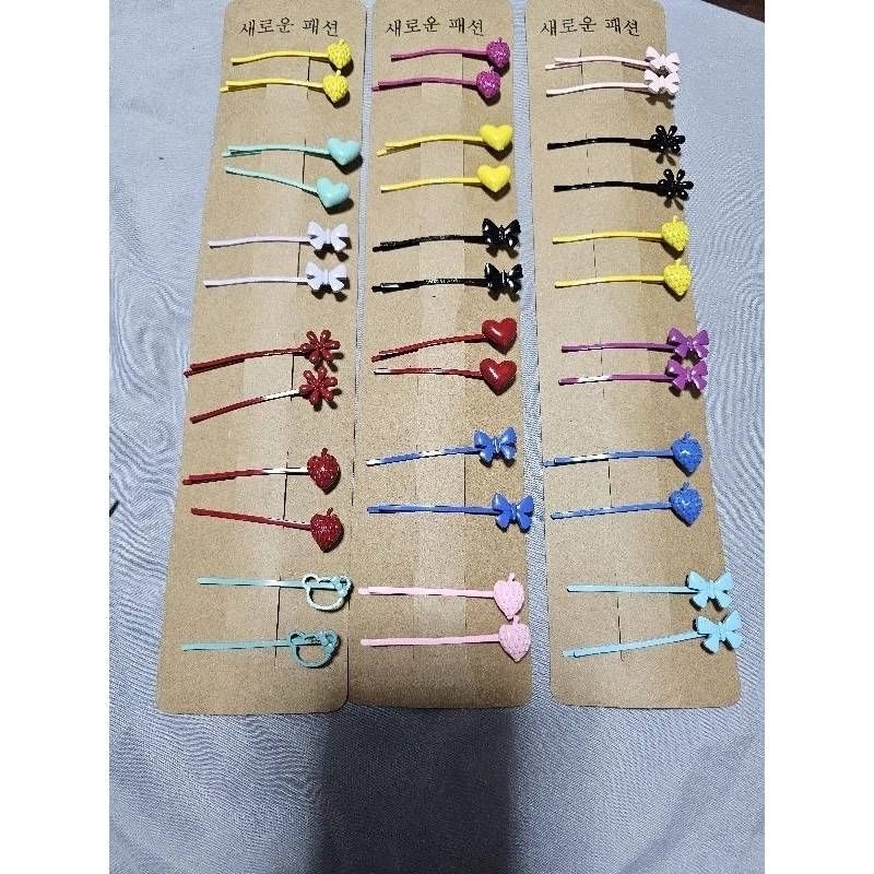 แผงละ12ชิ้นกิ๊บเสียบกิ๊บเหล็กเคลือบสีหัวมีหลายเเบบเเบบน่ารักสีสวยจุ๋มจิ๋มน่าร๊ากพร้อมส่งในไทยค่ะ