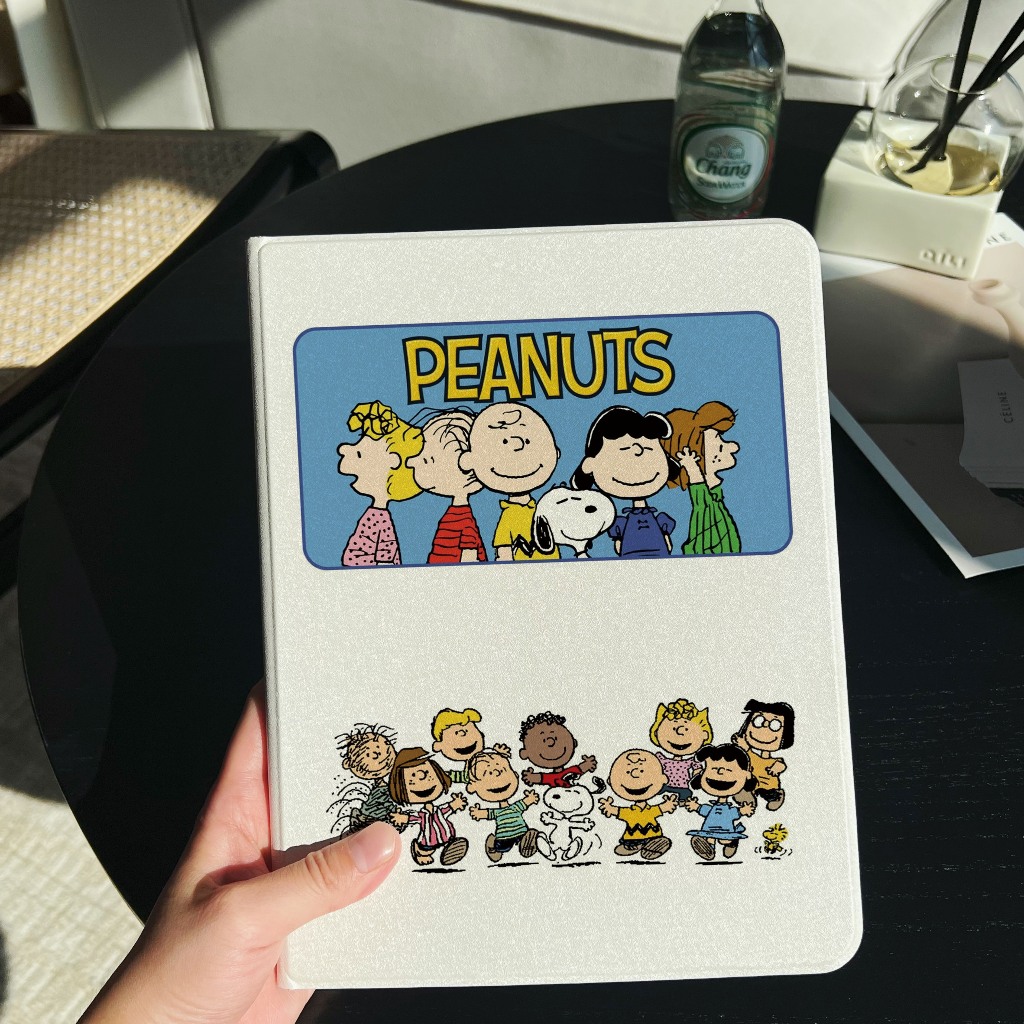 ส่งทันที เคสไอแพด Snoopy ภาพถ่ายหมู่ Gen9/8/7 Pro11 2024 Air6 11 Gen10 Air5/4 เคสipad น่ารัก mini7