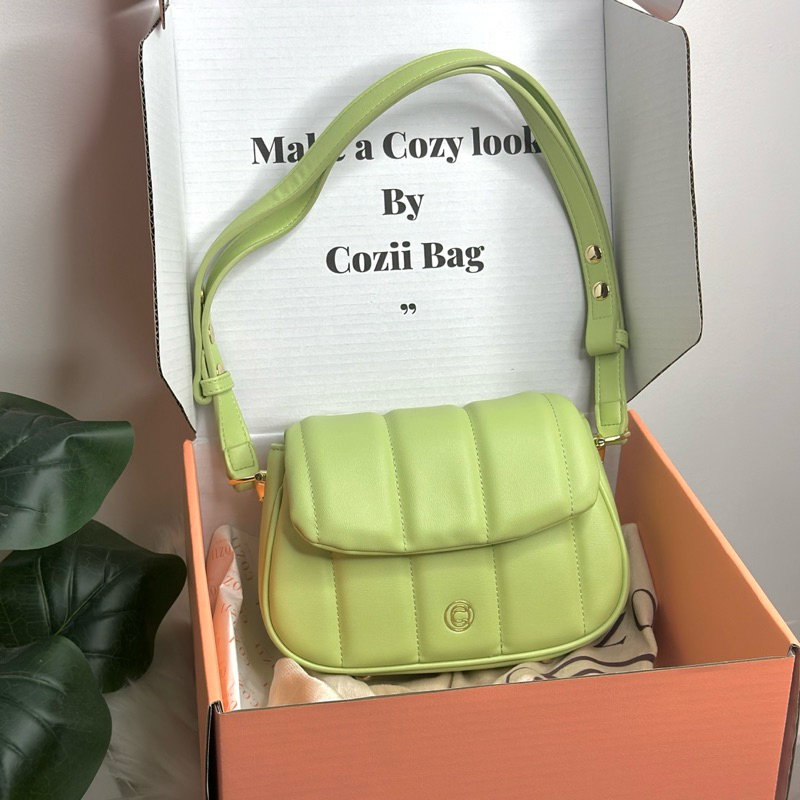 🧡ส่งต่อ🧡Cozii Bag รุ่น PUFFY สี Green Apple สายปรับระดับสั้น-ยาวได้ สภาพ 95%