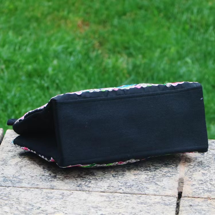 กระเป๋าถือปักลายสองด้านสไตล์ชาติพันธุ์ กระเป๋าถือสไตล์ย้อนยุค ดีไซน์ช่องเก็บของสองช่อง ใส่ของได้เยอะ - รูปที่ 7