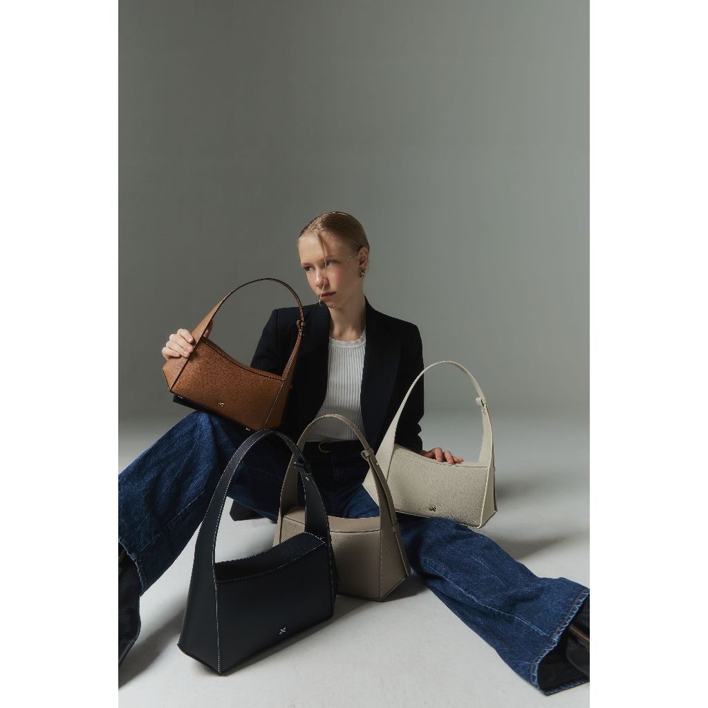 LUNNE กระเป๋าสะพายไหล่ หนังวัวแท้ รุ่น CUBI Shoulder Bag