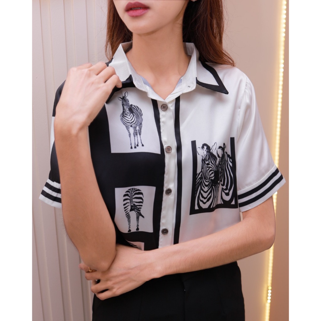 B23เสื้อเชิ้ตแขนสั้นแต่งลายม้าลาย