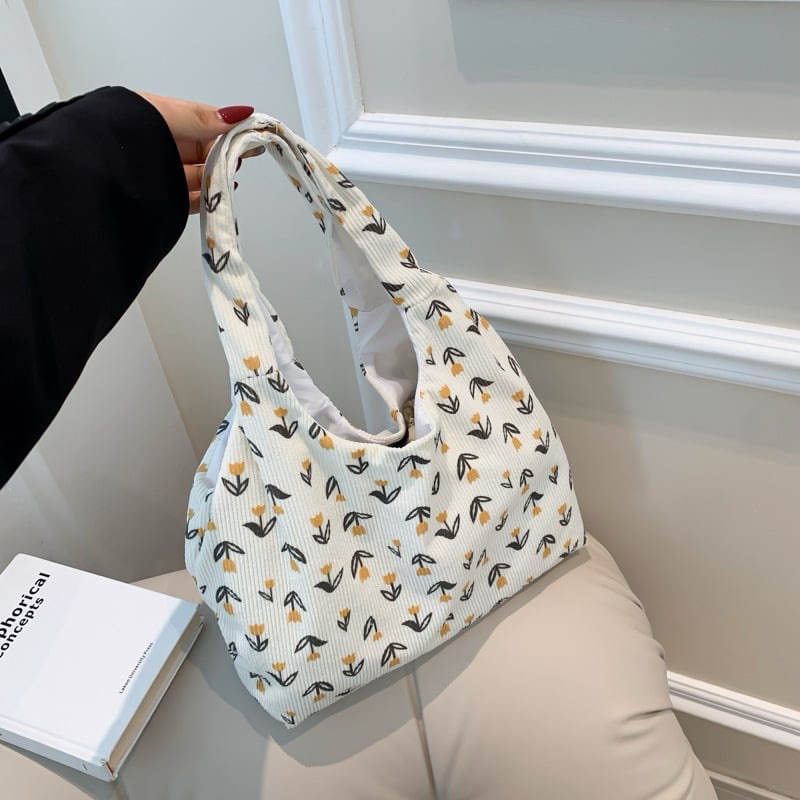 พร้อมส่ง กระเป๋าผ้า พิมพ์ลายสตรอเบอร์รี่ ดอกไม้ สีขาว #BAG04