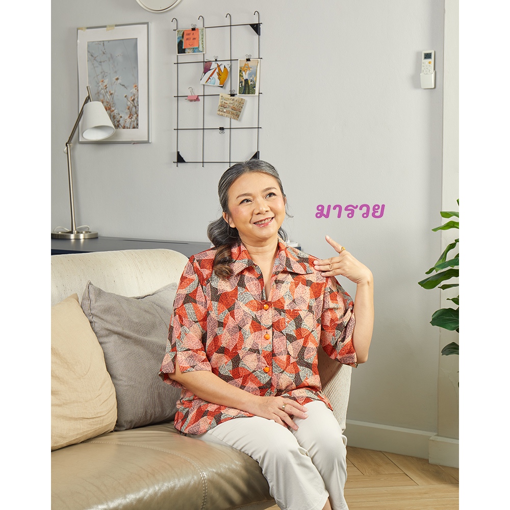 เสื้อผู้ใหญ่ คอปกปีกนก ผ้าอะมูเซ่น ไม่ยับ แขนสามส่วนต่อปลาย กระดุมแฟชั่นอย่างดี ตัดเย็บในไทย