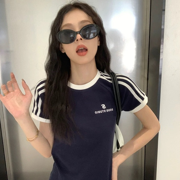 การปิดกั้นสีเสื้อยืดแขนสั้นลายผู้หญิงเสื้อ Bottoming กระชับสัดส่วนเสื้อยืดเฉพาะกลุ่ม BF