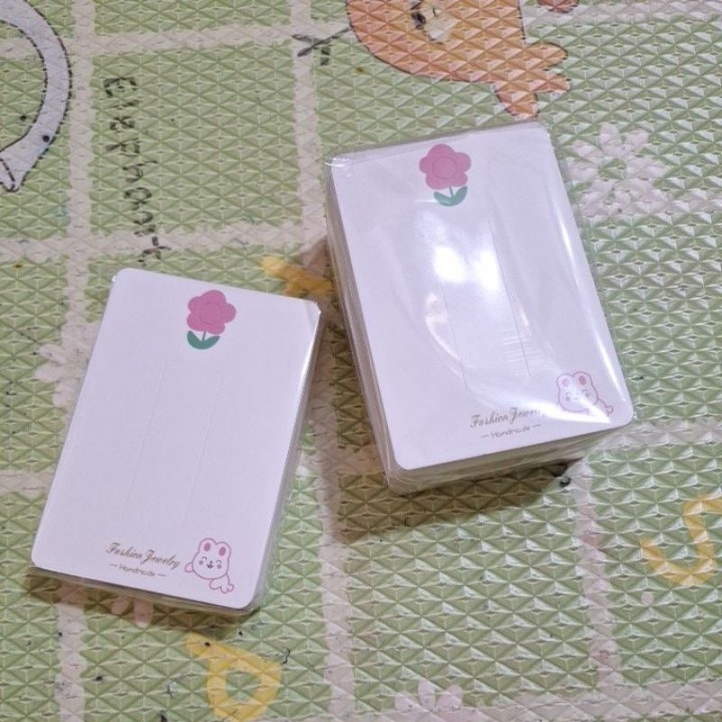 แผนกิ๊ฟ ลายน่ารัก ไม่มีถุง ขนาด 7.5 * 11 เซนติเมตร มี 50 และ 100 ใบ กระดาษมันขาว 2 ด้าน