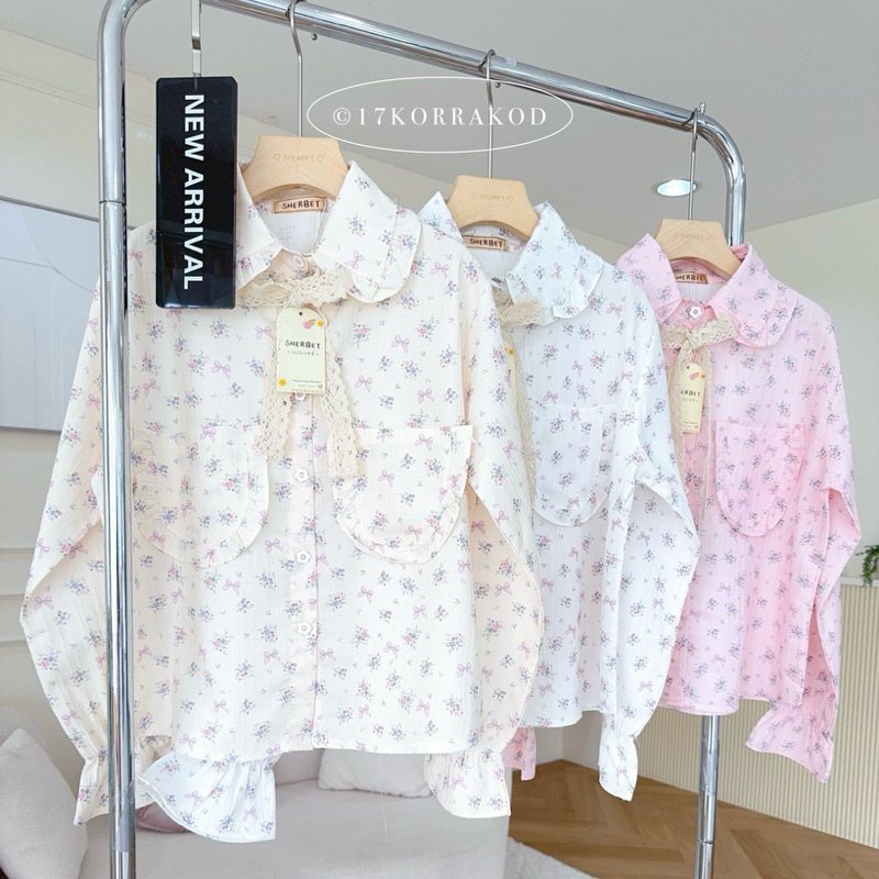 เสื้อคอปกระบายแขนยาว แต่งโครเชต์ผูกโบว์หน้า ทรงน่ารักสไตล์เกาหลีมินิมอล เสื้อทำงาน (Sherbet)