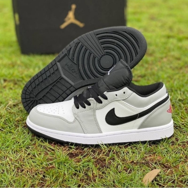 รองเท้าผ้าใบผู้ชาย ผู้หญิง รองเท้าผ้าใบ 1 low มีป้าย มีกล่อง ชนSHOP2024