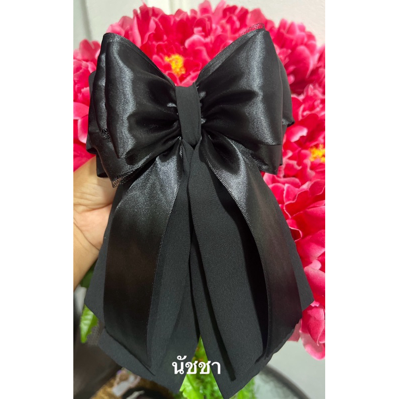 เน็ตติดผมสีดำงานผ้าชีฟองกับริบบิ้น