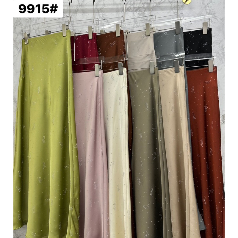 #9915 กระโปรงยาวผ้าซาติน ปักเพชรลายโบว์ มีให้เลือก 11 สี ดูแพง เรียบหรูมาก เอวได้ถึง 32 สะโพกได้ถึง 42 ชุดอิสลาม
