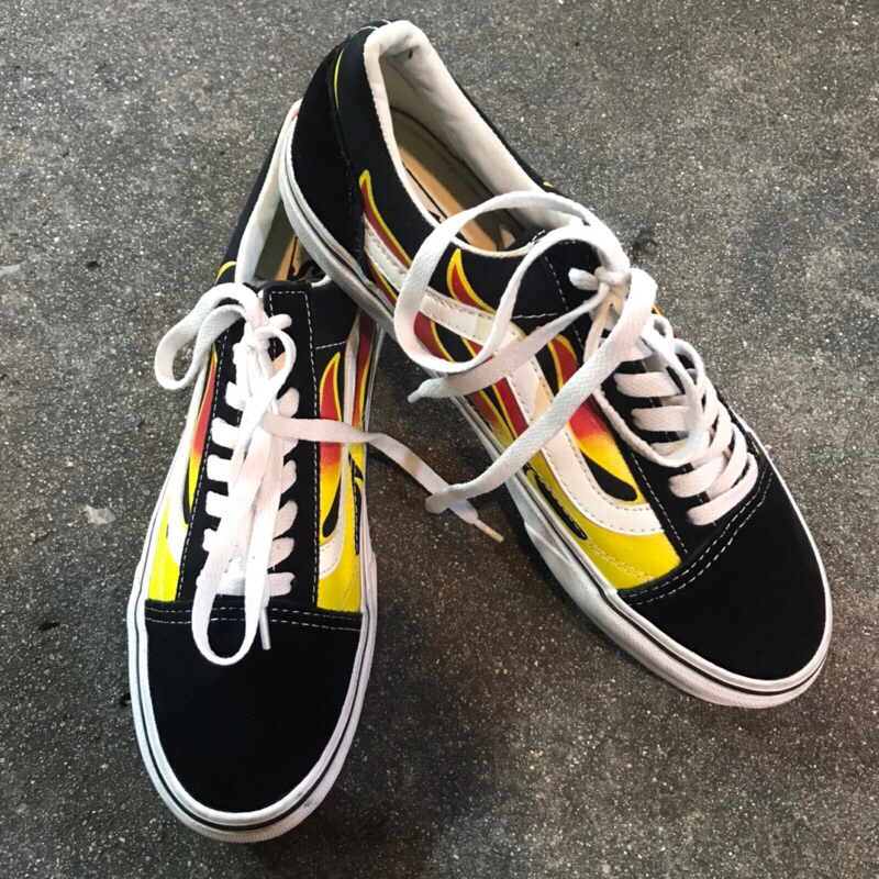 ขายรองเท้า 2  vas สภาพเต็มพื้นเต็มสภาพสวยครับ  พิจารณาตามรูปภาพน่ะครับ size 42 ‘ / 9 US /  8 UK / 27 CM