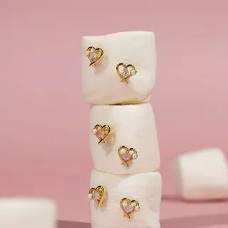 Petite Belle Stud ต่างหูสตั๊ดรูปหัวใจประดับเพทายและไข่มุก