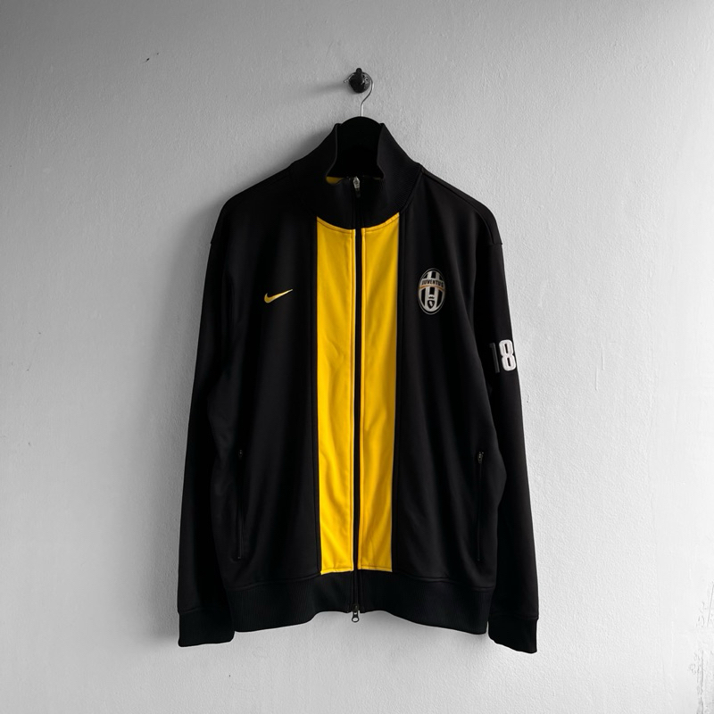 เสื้อแจ็คเก็ต NIKE JUVENTUS JERSEY TRACK VINTAGE 2006 JACKET SIZE XL แท้มือสอง100%