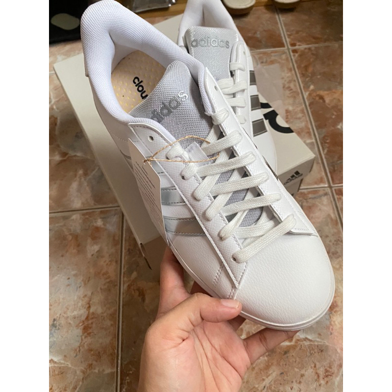 ส่งต่อ adidas รองเท้าผ้าใบ มือ1 UK7