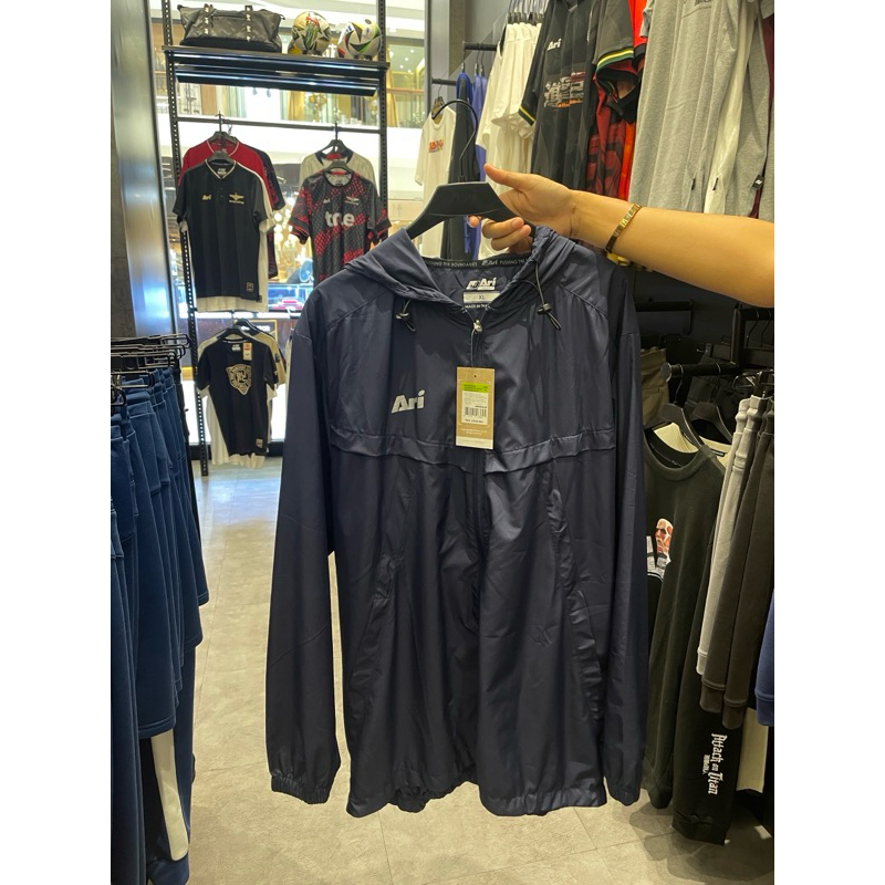 ARI ESSENTIAL WINDBREAKER JACKET - NAVY/SILVER/WHITE เสื้อกันลม อาริ พร้อมส่ง