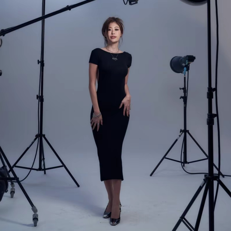 Atipashop - MELFI DRESS เดรสยาว แขนสั้น เว้าหลัง ปักโลโก้